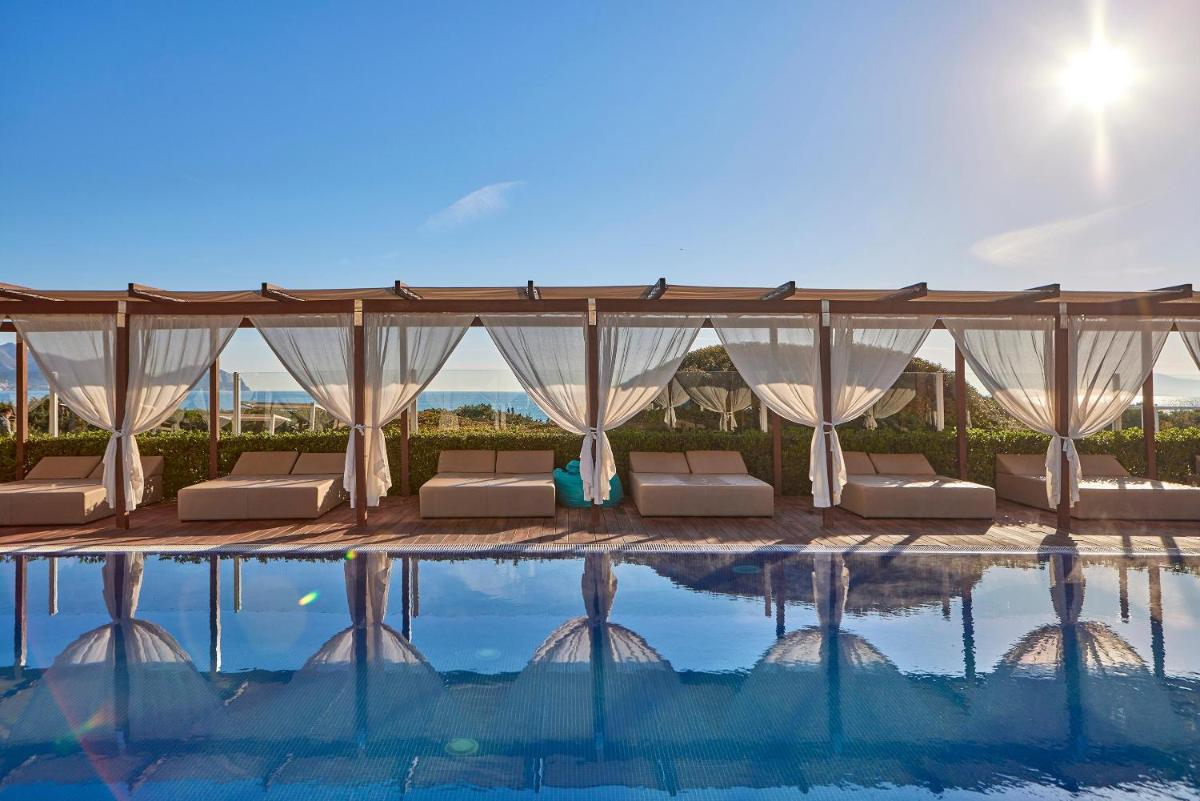 Piscina en o cerca de Zafiro Bahia
