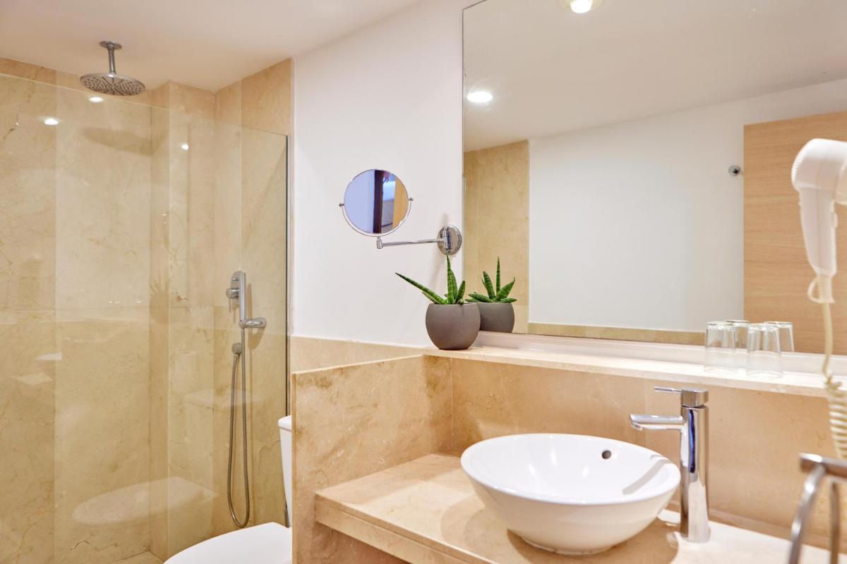 Un baño de Zafiro Bahia