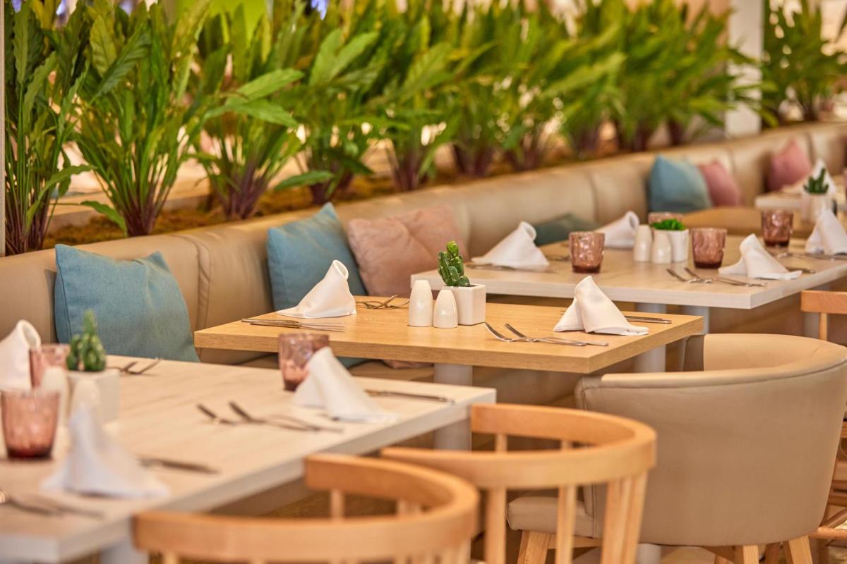Un restaurante o sitio para comer en Zafiro Bahia