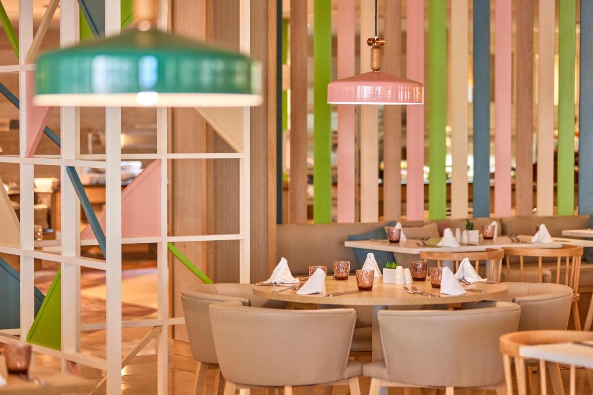 Un restaurante o sitio para comer en Zafiro Bahia