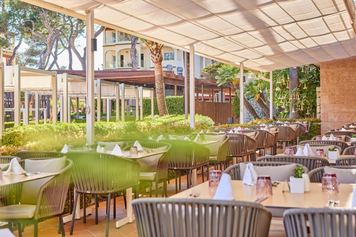 Un restaurante o sitio para comer en Zafiro Bahia