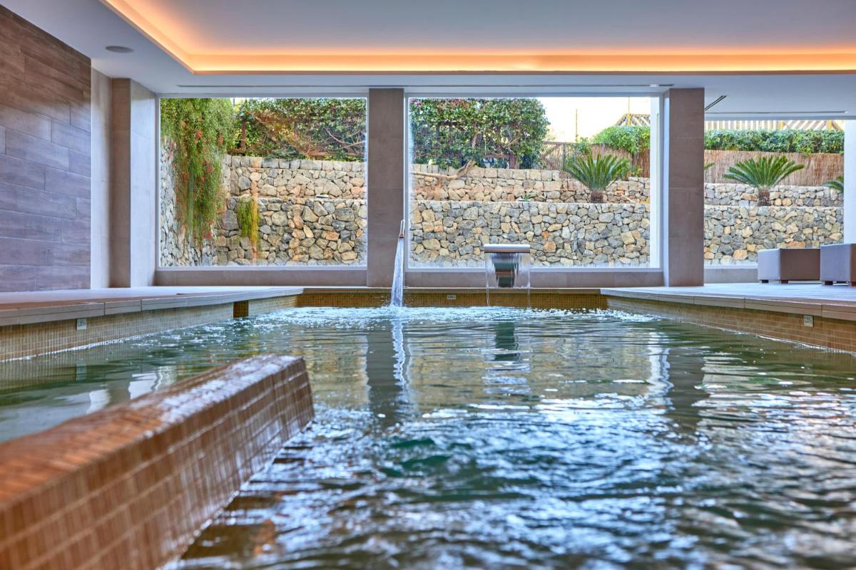 Piscina en o cerca de Zafiro Bahia