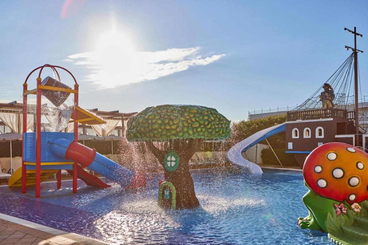 Piscina en o cerca de Zafiro Bahia