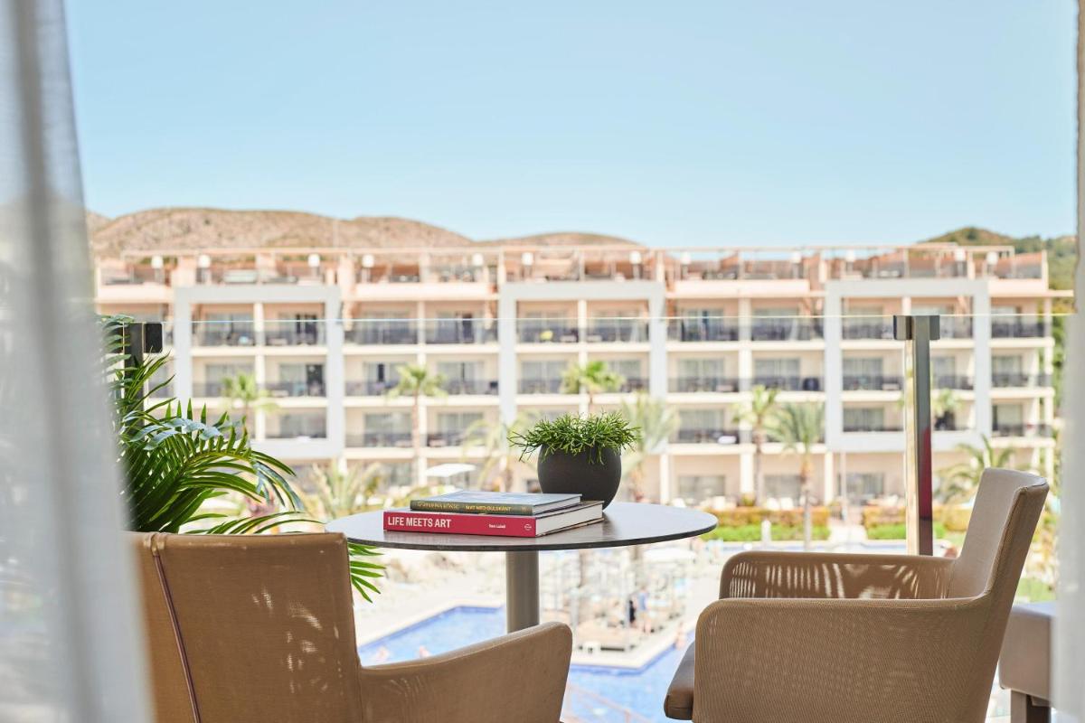 Un balcón o terraza de Zafiro Palace Alcudia