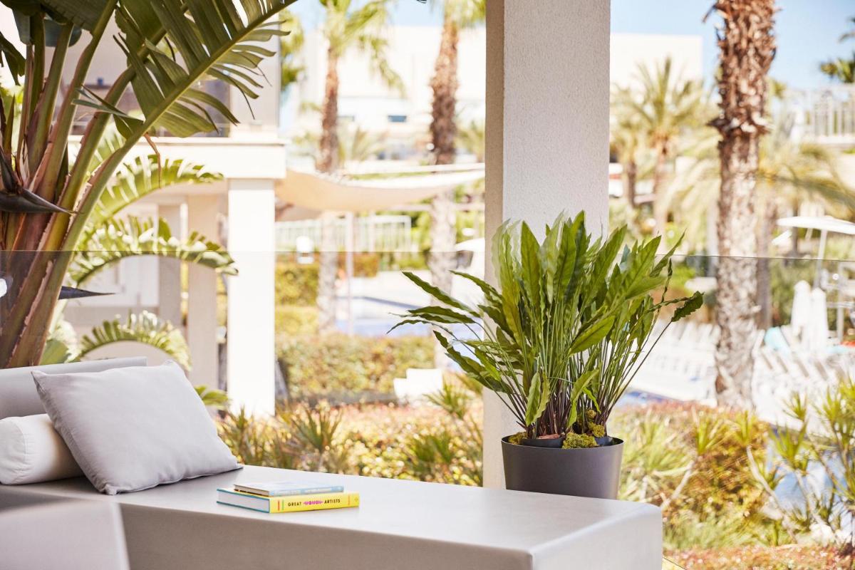 Jardín al aire libre en Zafiro Palace Alcudia