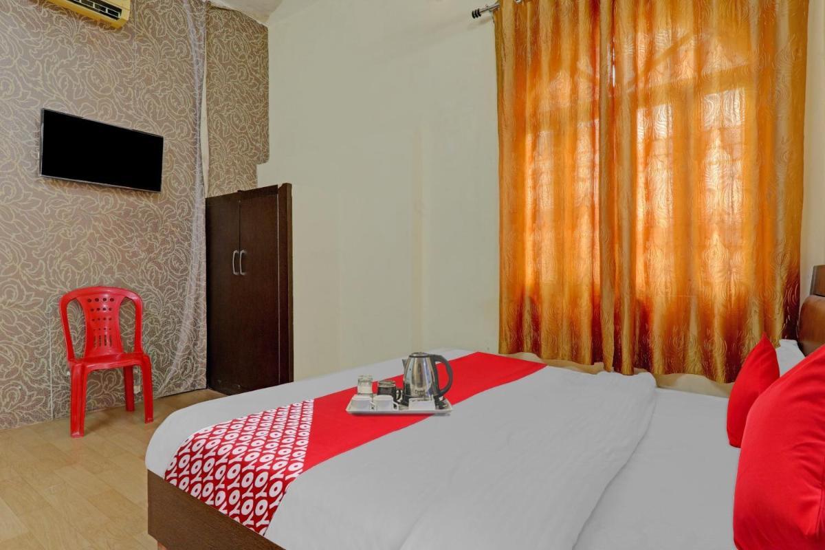 Flagship Rajvanshi Guest House Near Lulu Mall - Housity