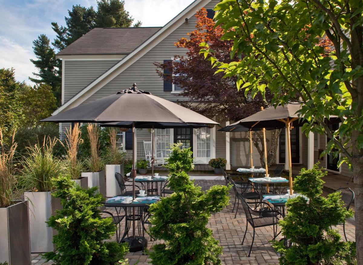 The Inn At English Meadows - Housity