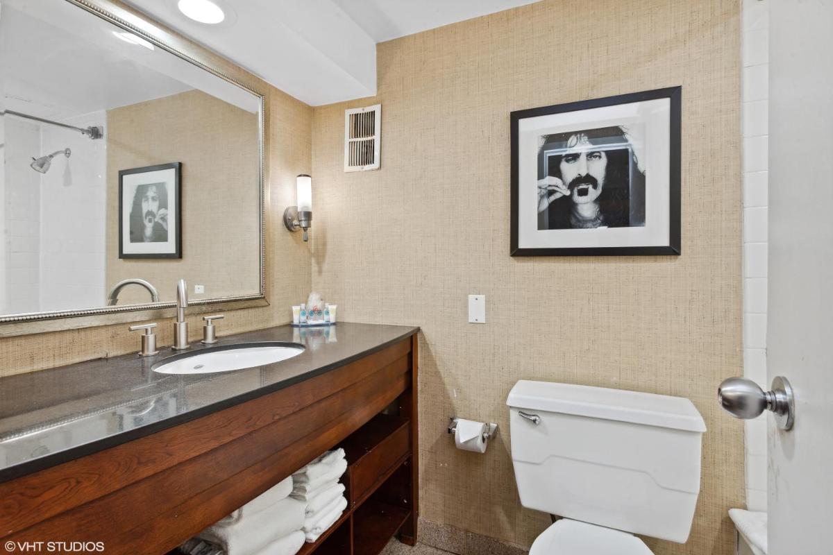 Comfort Inn & Suites Baltimore Inner Harbor - Housity