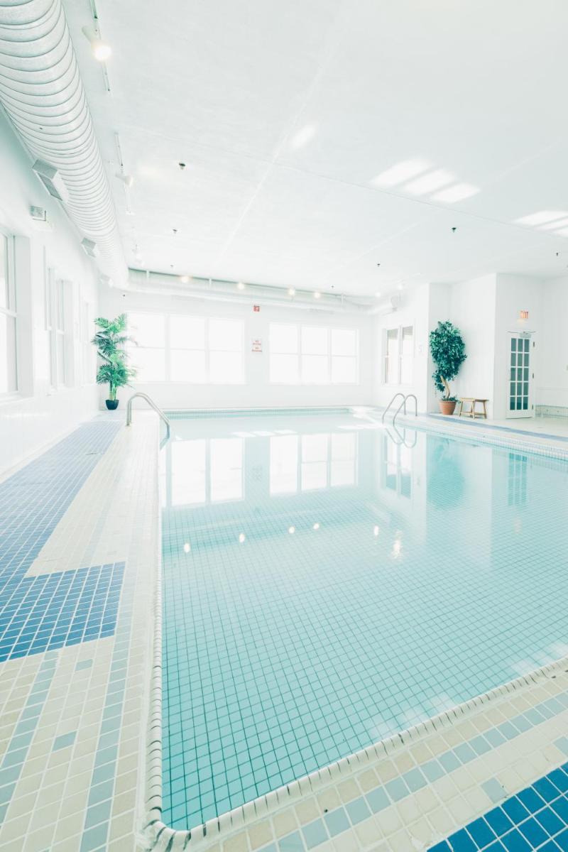 Suitetrails - The Loyalist Country Inn & Conference Centre