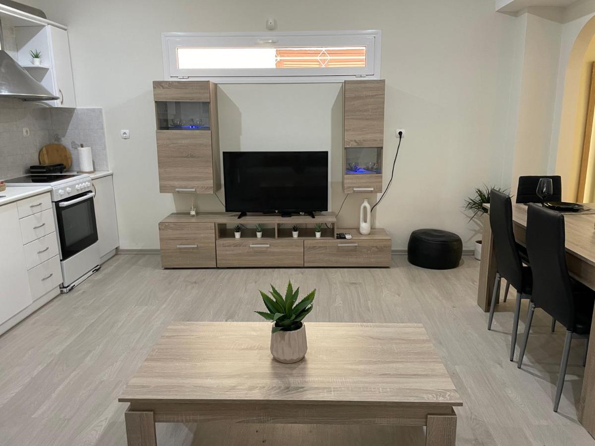 Triptolemus Stay Inn - Housity