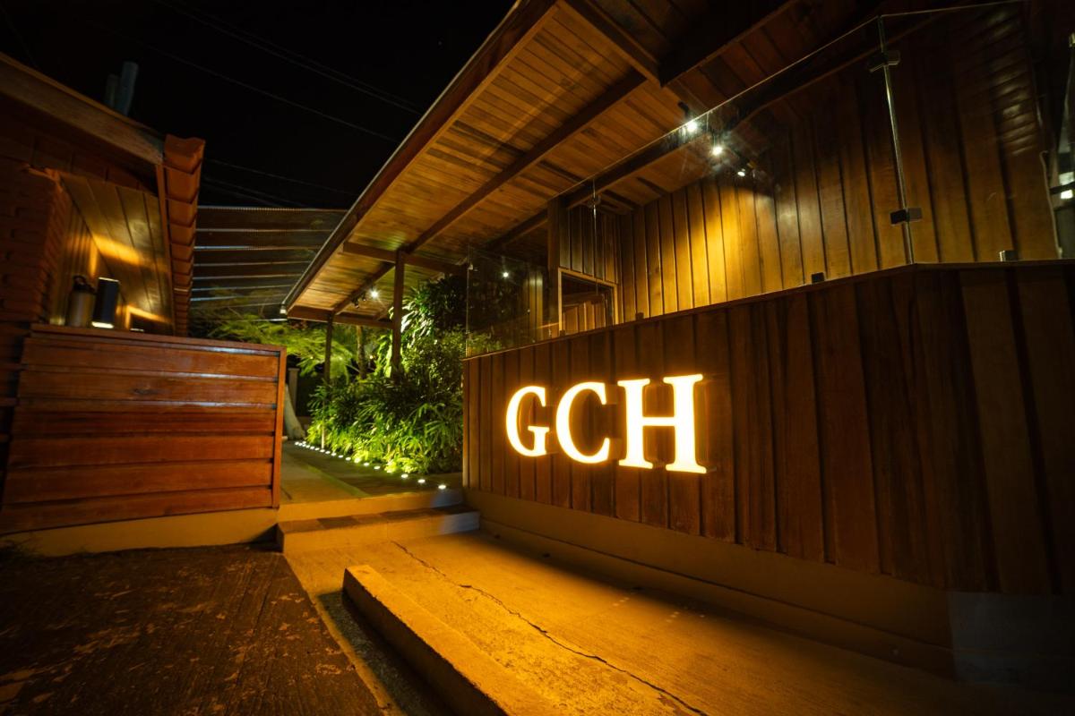 Grand Coastal Hotel - Housity