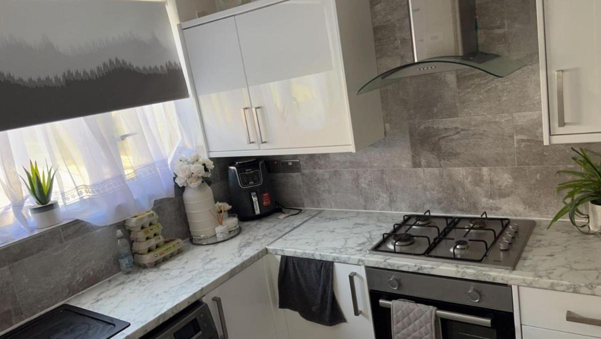Divine Room - Housity