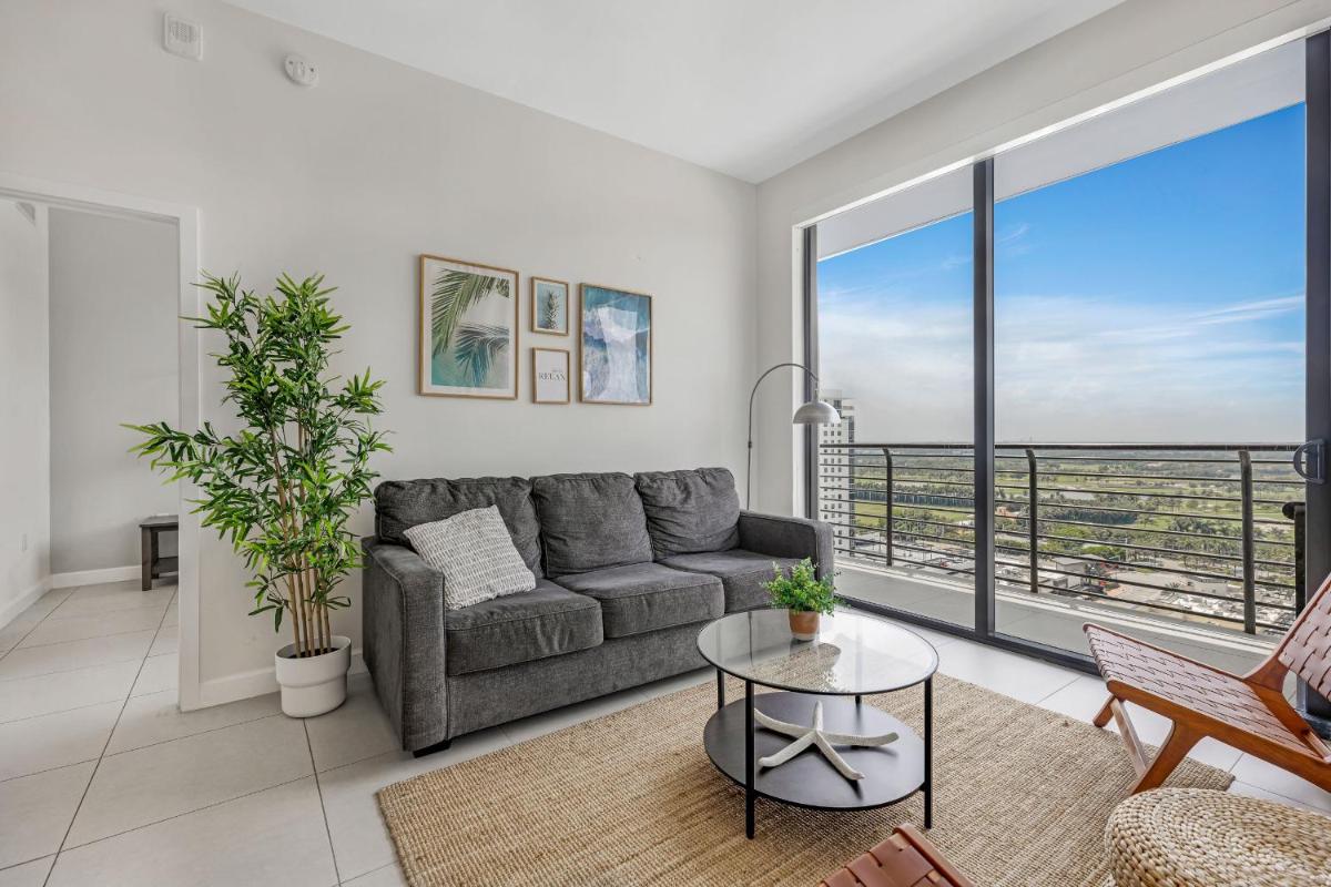 Enchanting Condo In The Heart Of Doral with Golf Course Views - Housity