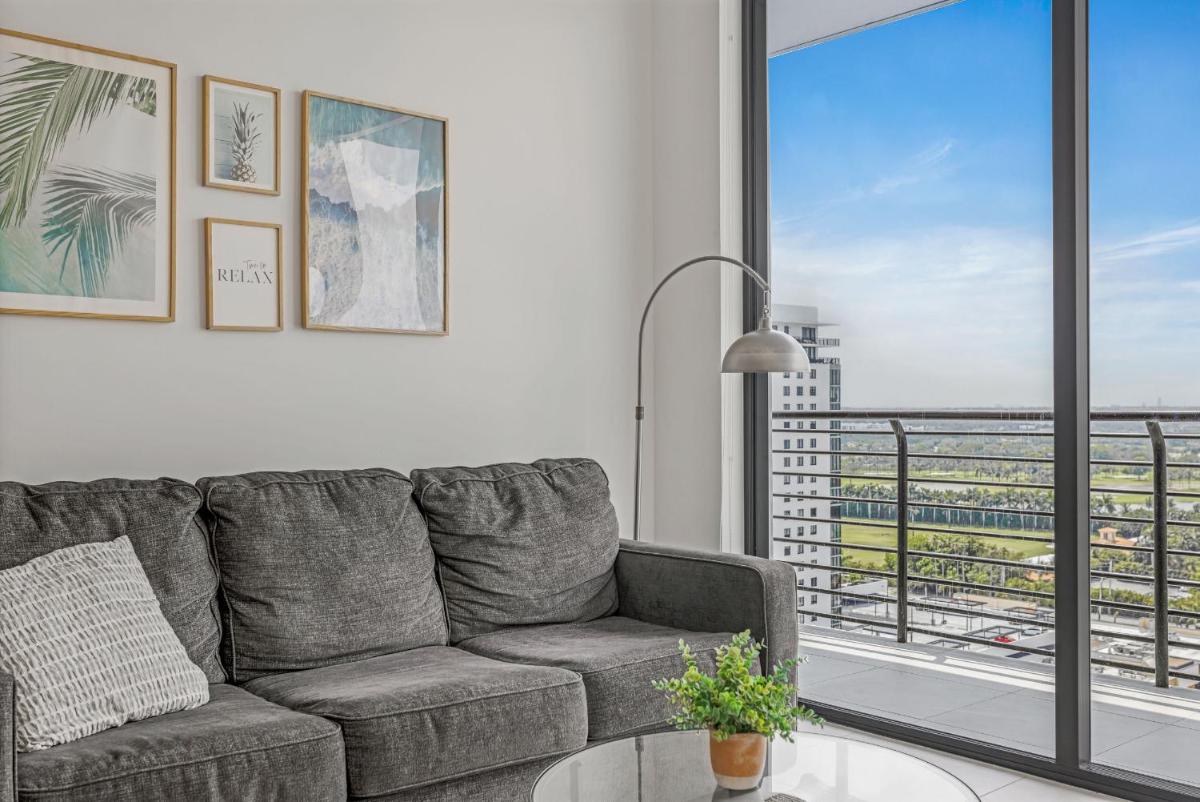Enchanting Condo In The Heart Of Doral with Golf Course Views - Housity
