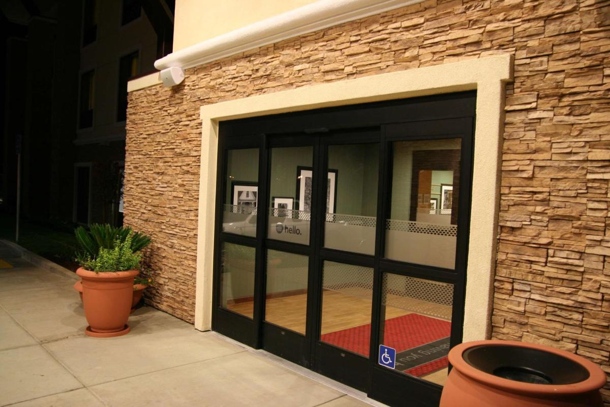 Hampton by Hilton - Housity