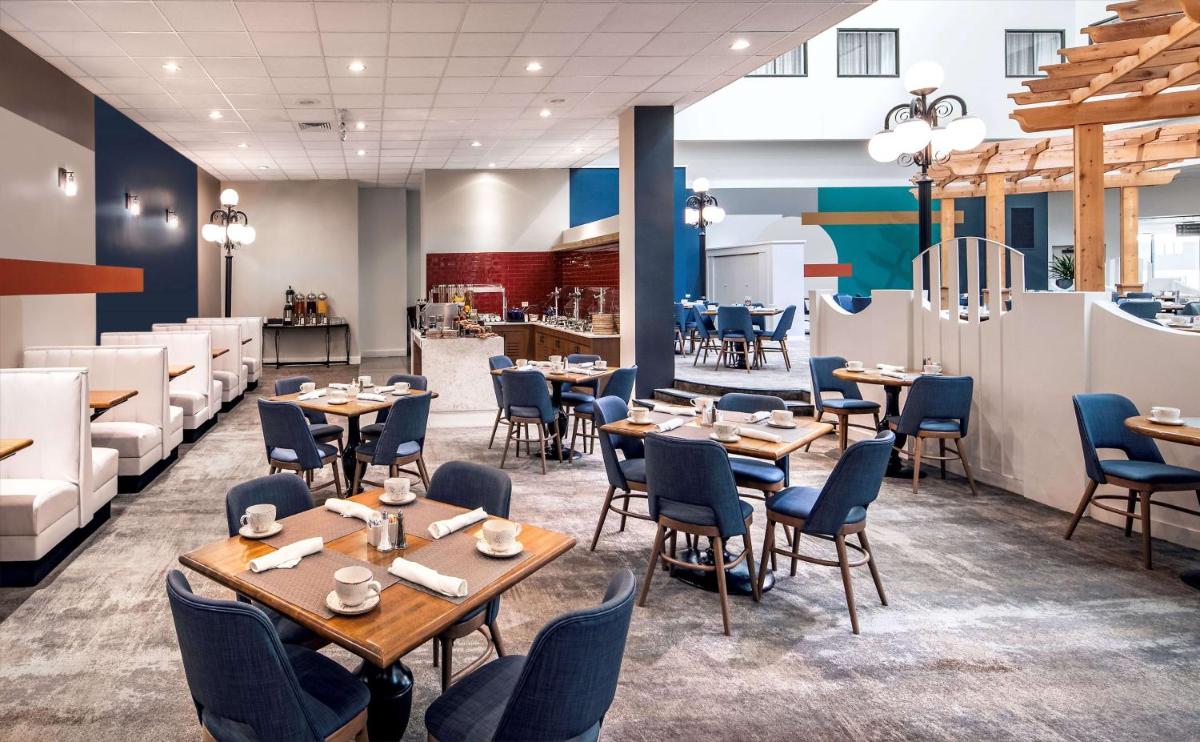 Hilton Appleton Paper Valley - Housity