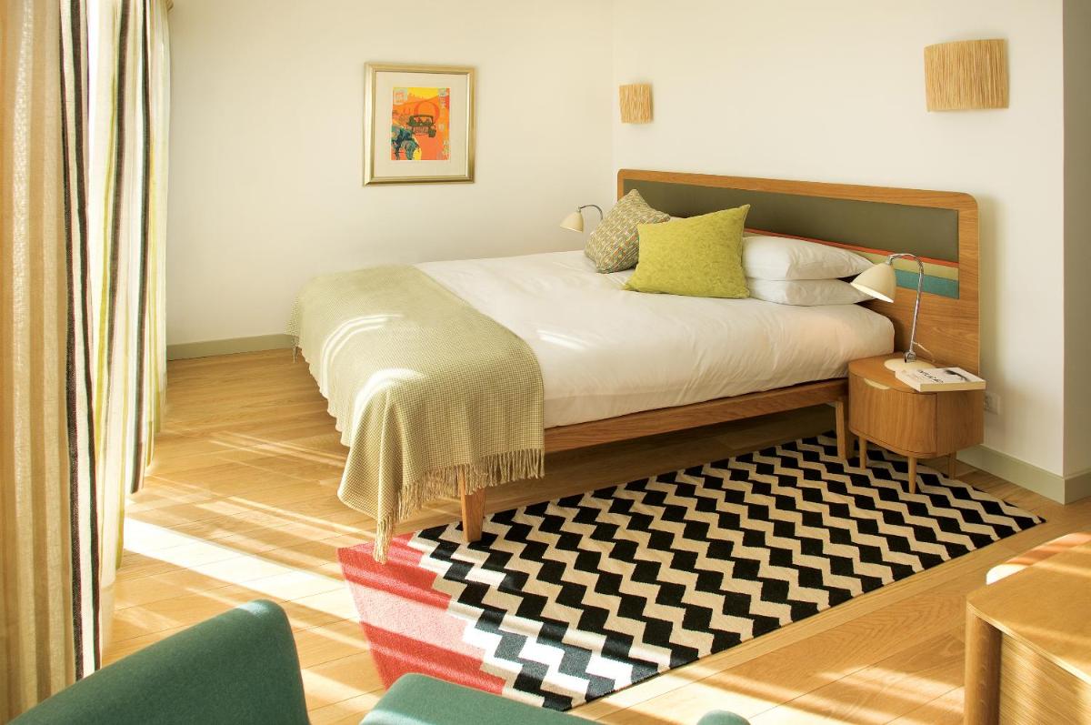 Uma cama ou camas num quarto em Martinhal Sagres Beach Family Resort Hotel