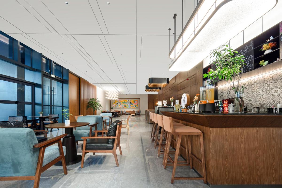 UrCove by Hyatt Hangzhou Xiaoshan International Airport - Housity