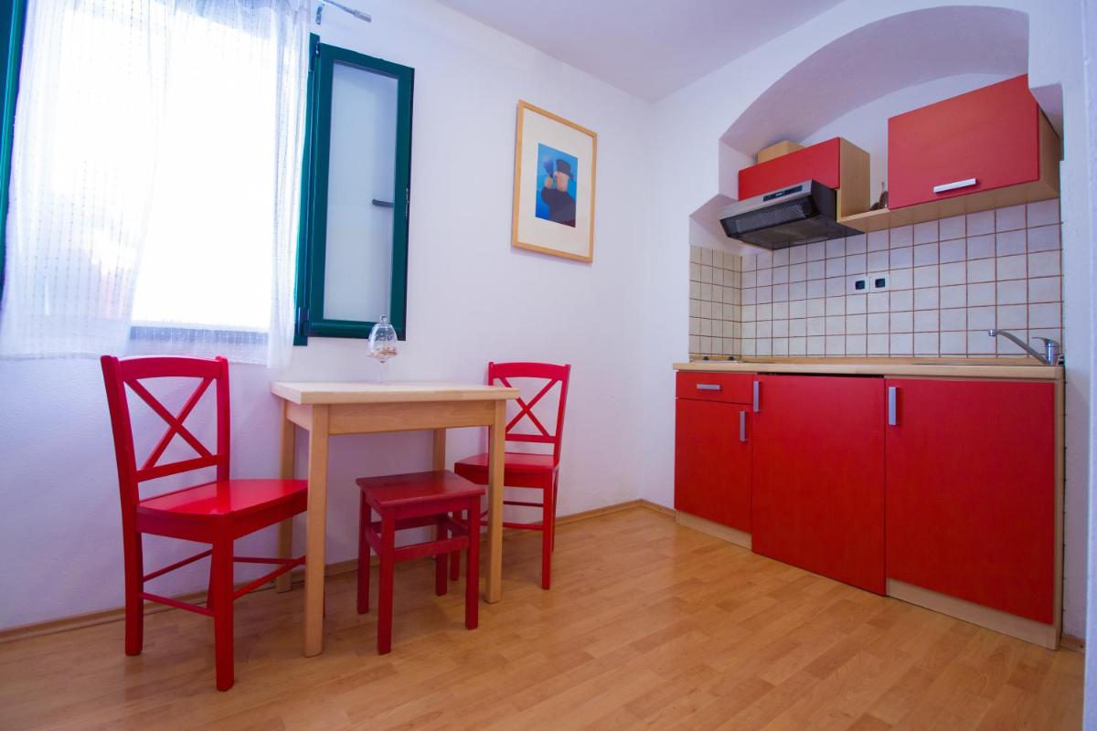 Apartments Baška - Housity