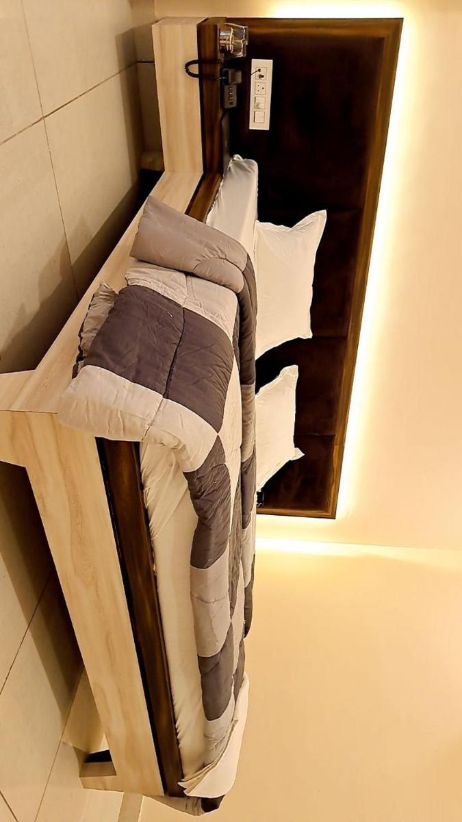 RAJ DARBAR INN - Housity