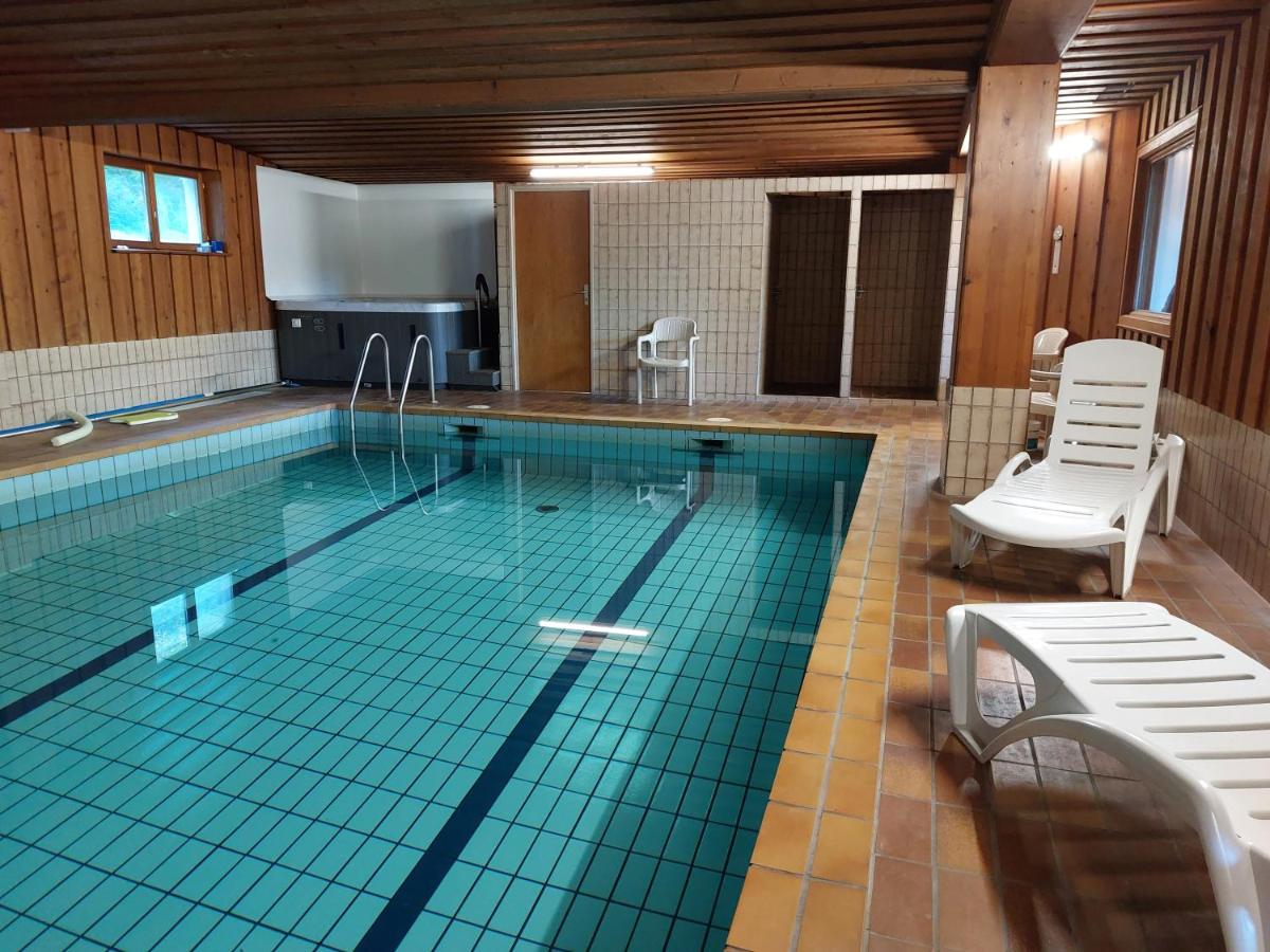 Piscine de l'établissement Hotel-Spa & Restaurant Logis Domaine Langmatt ou située à proximité