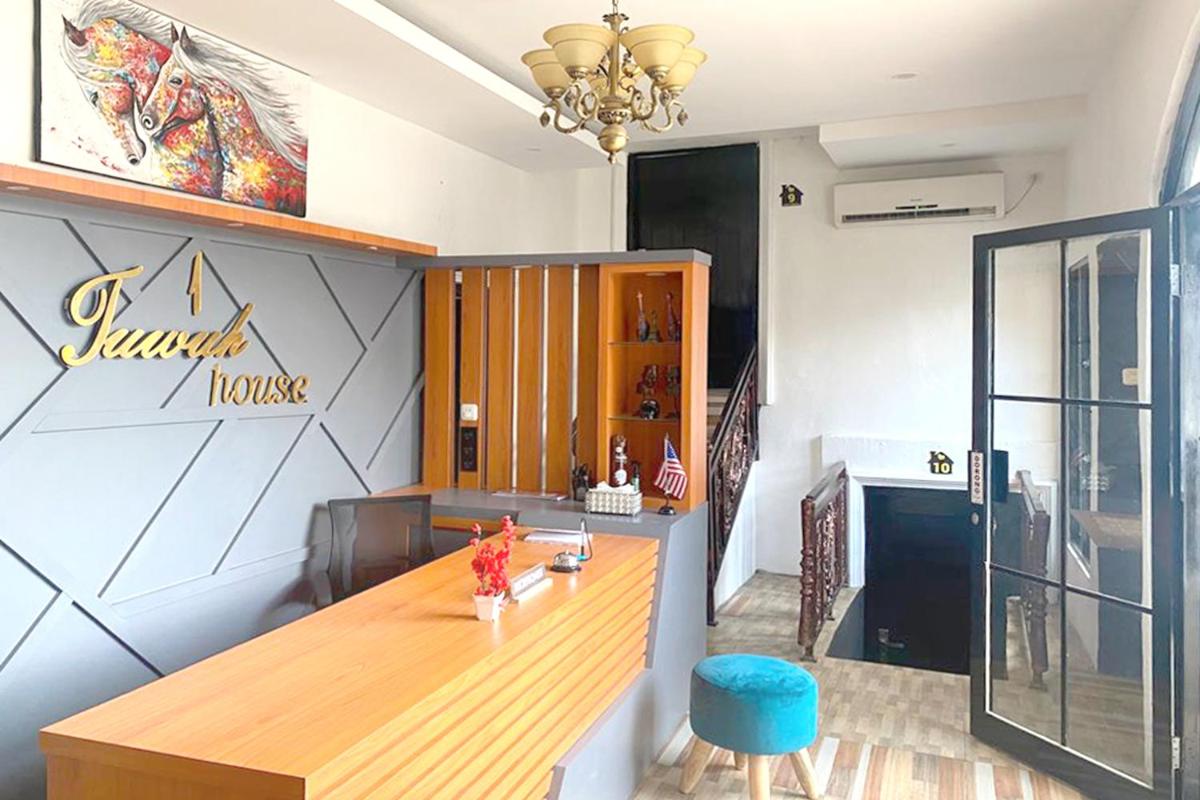 Urbanview Hotel Syariah House of Tuwuh - Housity