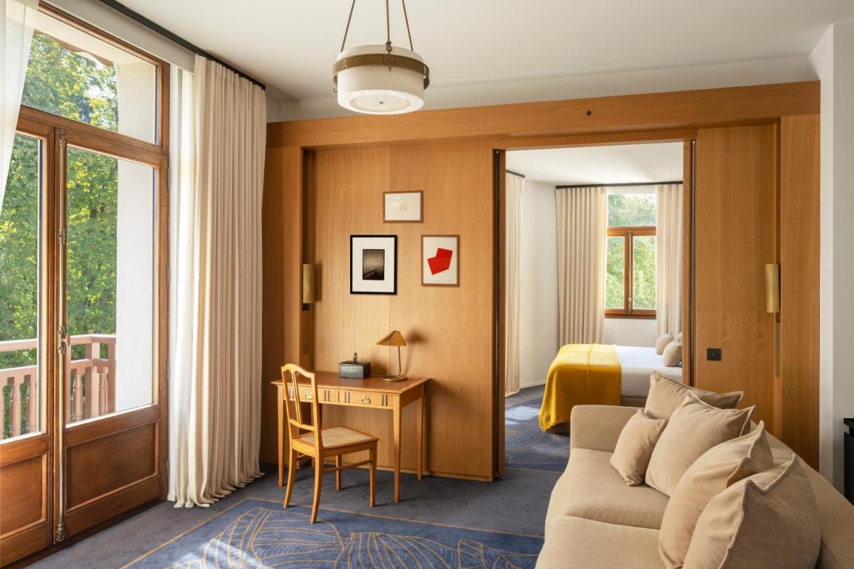 Coin salon dans l'établissement Hôtel Royal