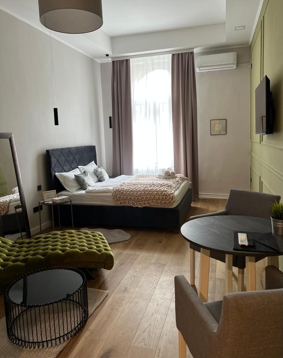ROOM 44 - Housity