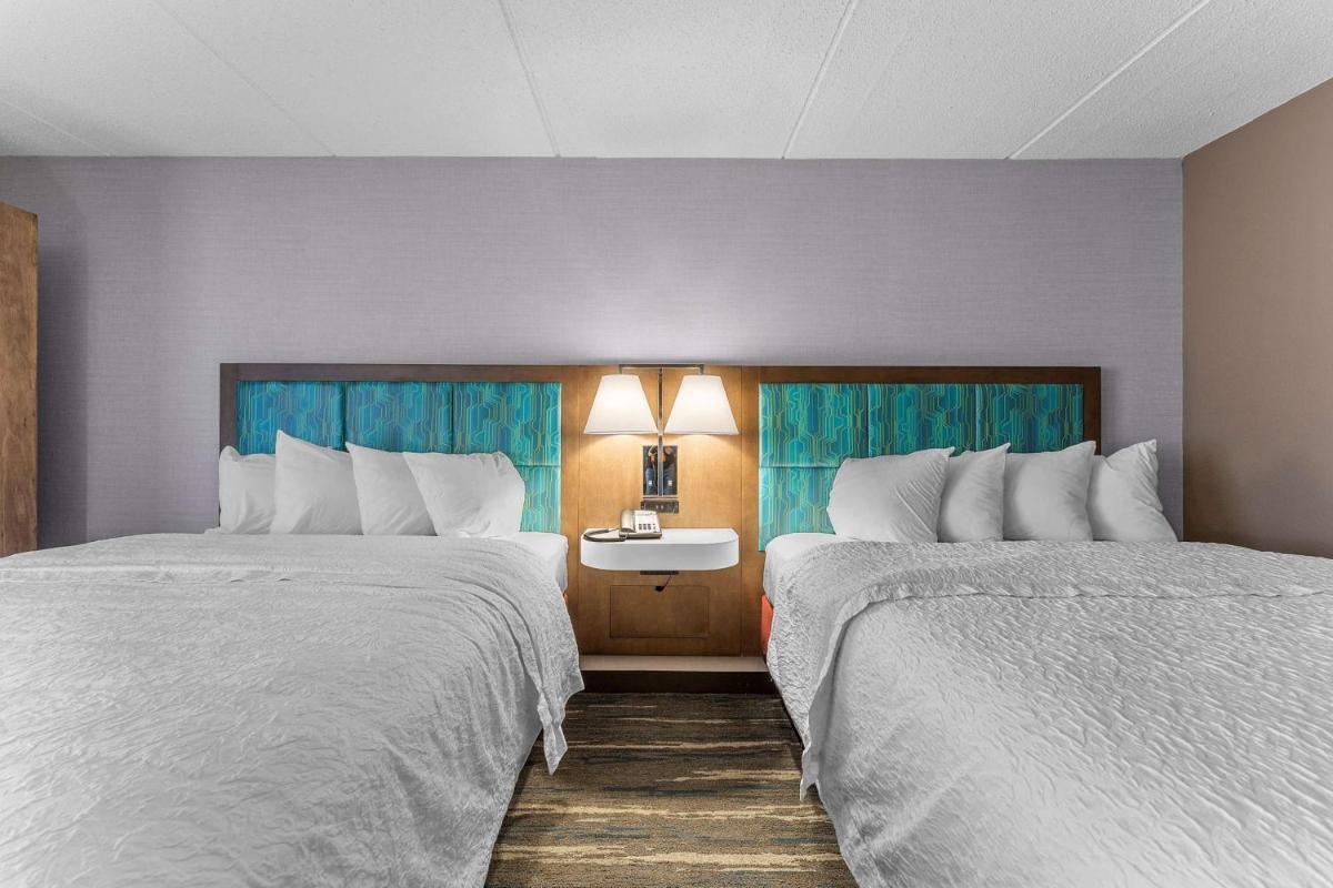 Hampton Inn Cleveland-Westlake - Housity