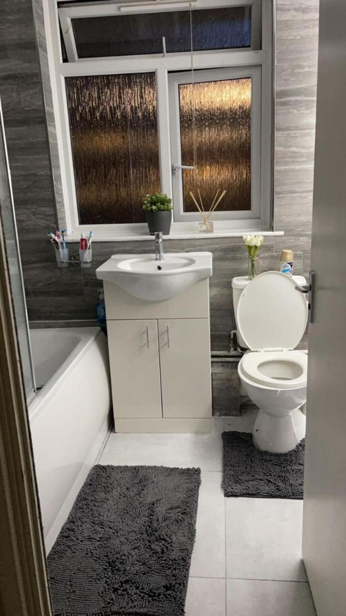 Divine Room - Housity