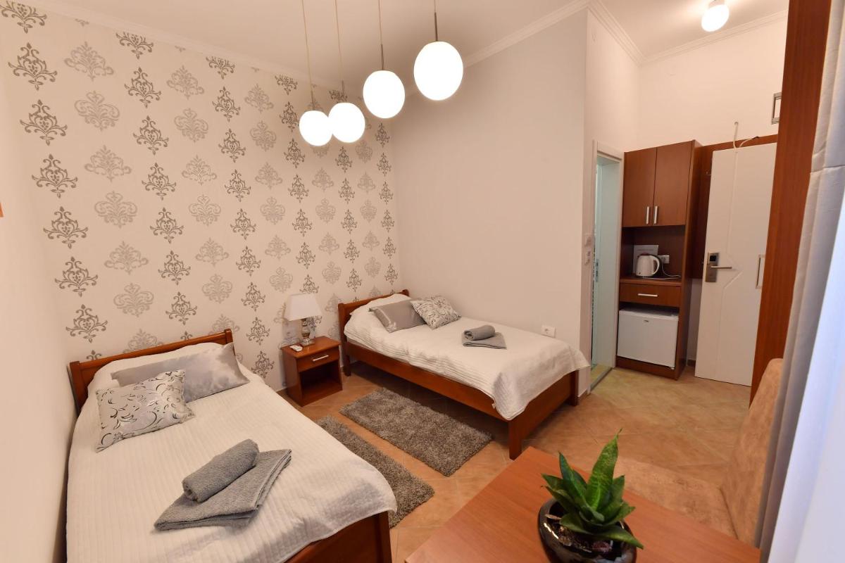 Prenoćište Dvorište - Housity