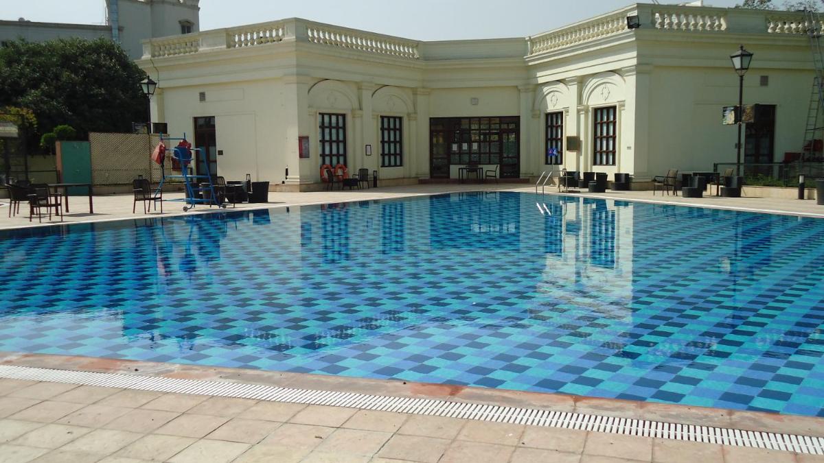 Suitetrails - DLF City Club 3