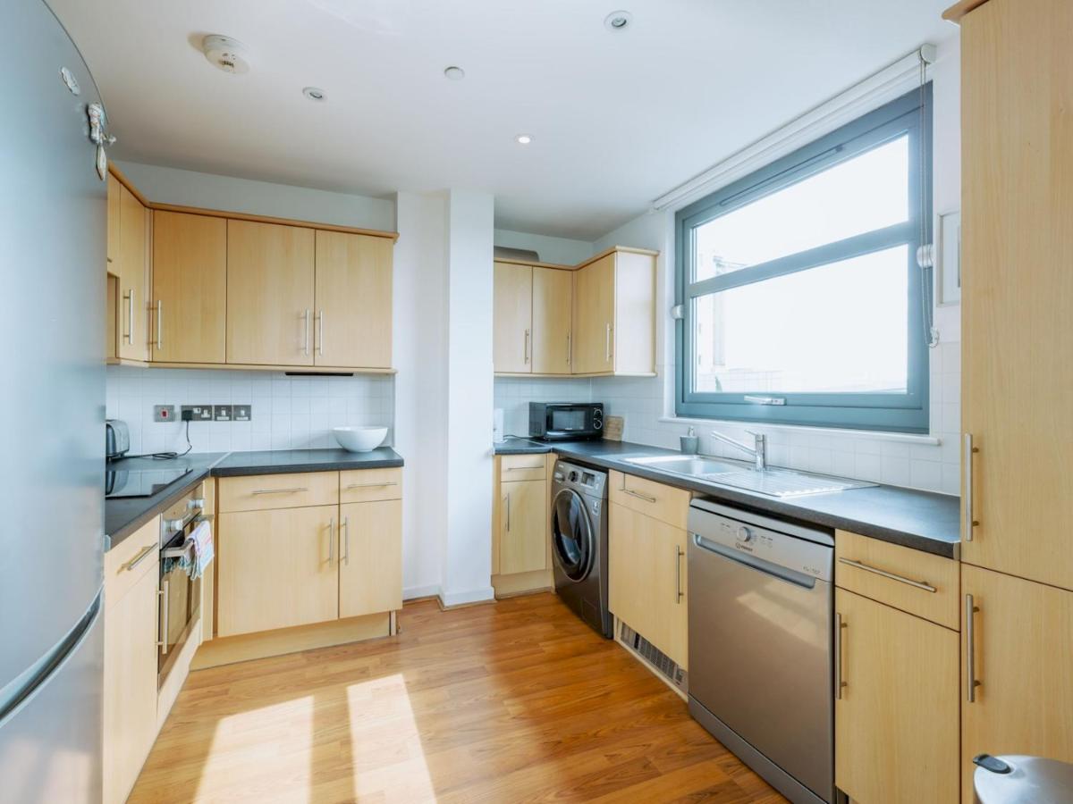 Central Location Flat near Old St and Dalston Overlooking Rosemary Park and Regents Canal - Pass the Keys - Housity