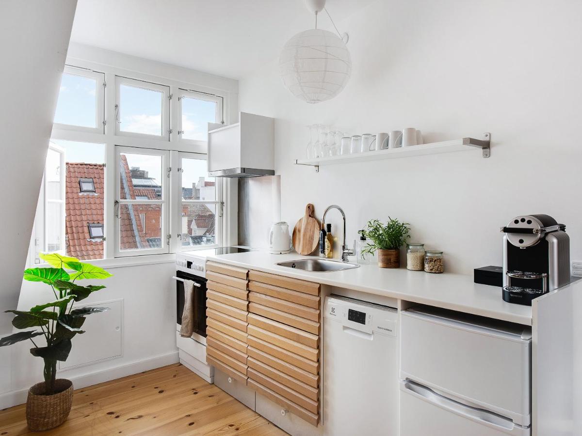 Sanders Saint - Loft One-Bedroom Apartment By the Charming Canals - Housity