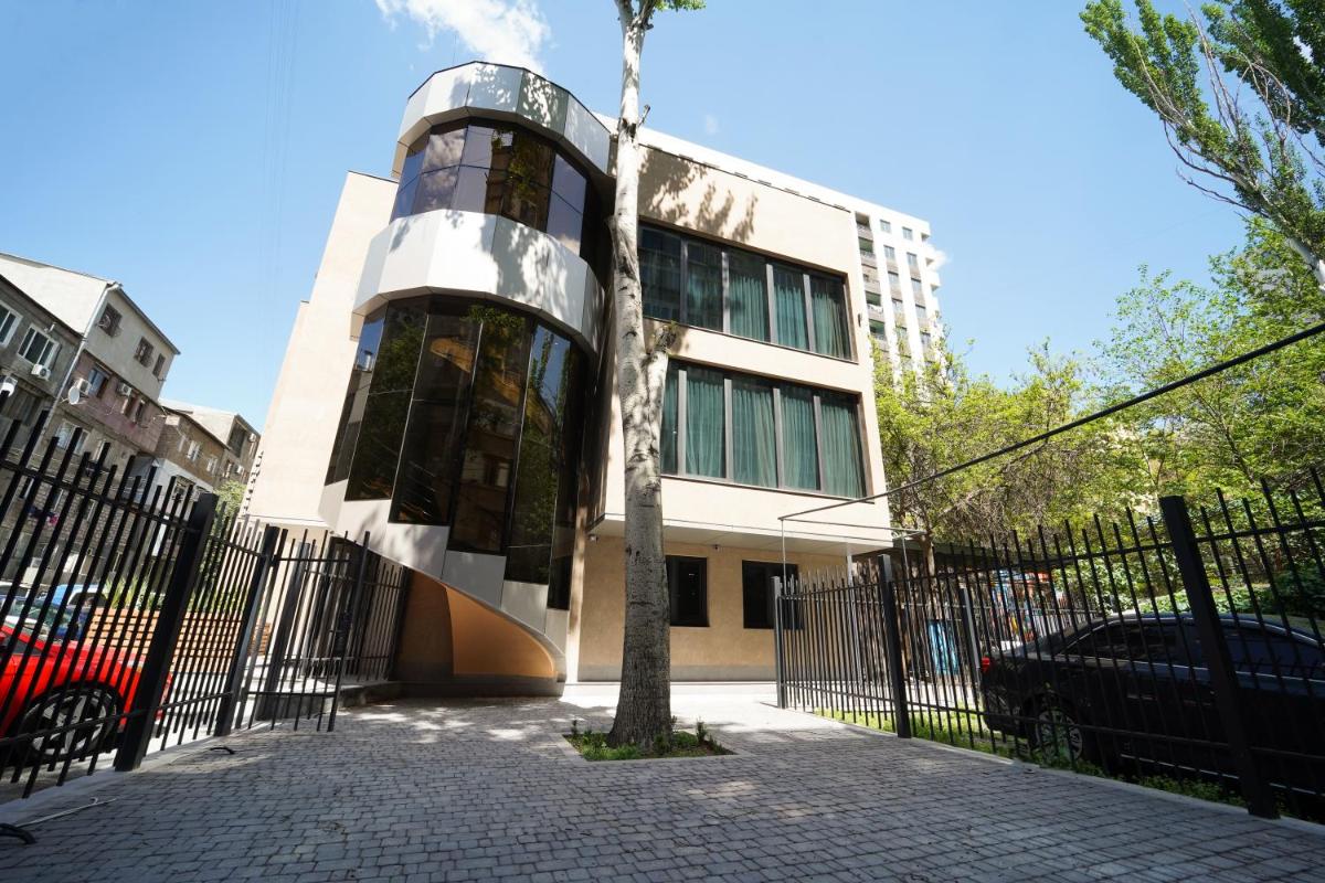 B&M Hotel - Housity