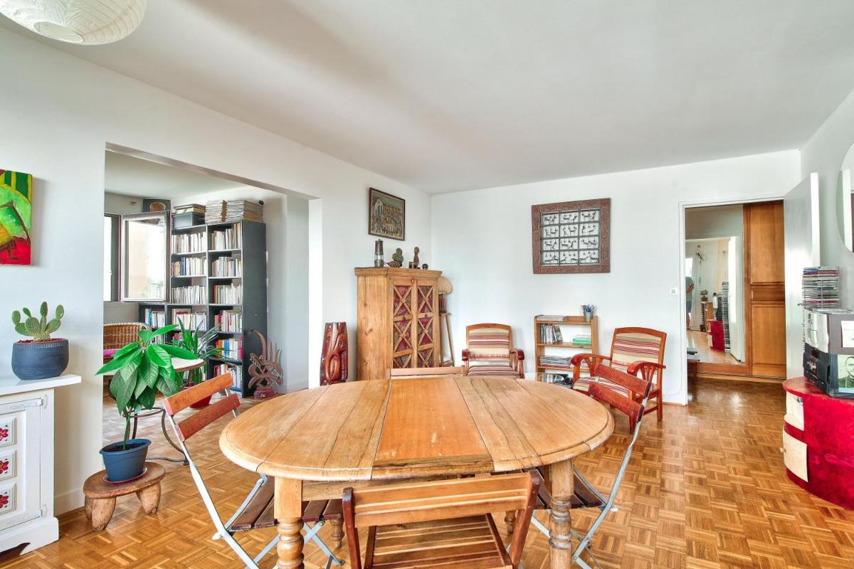 Suitetrails - Spacious & bright apartment with balcony
