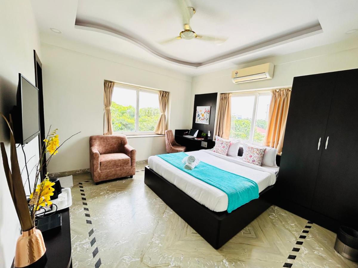 BluO Lake View NewTown - LUXE Stays Collection - Housity