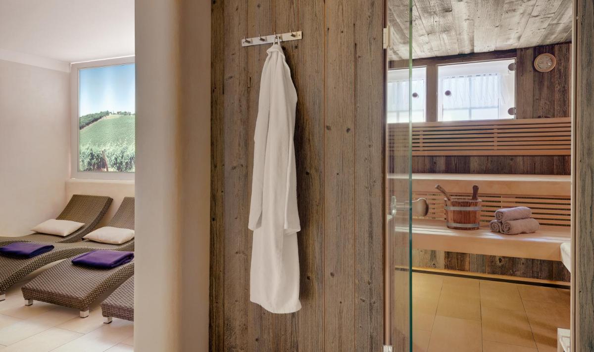 Pfalzhotel Asselheim - Housity