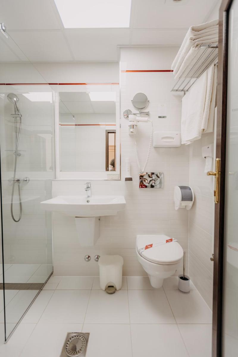 Hotel Lacu Rosu - Housity