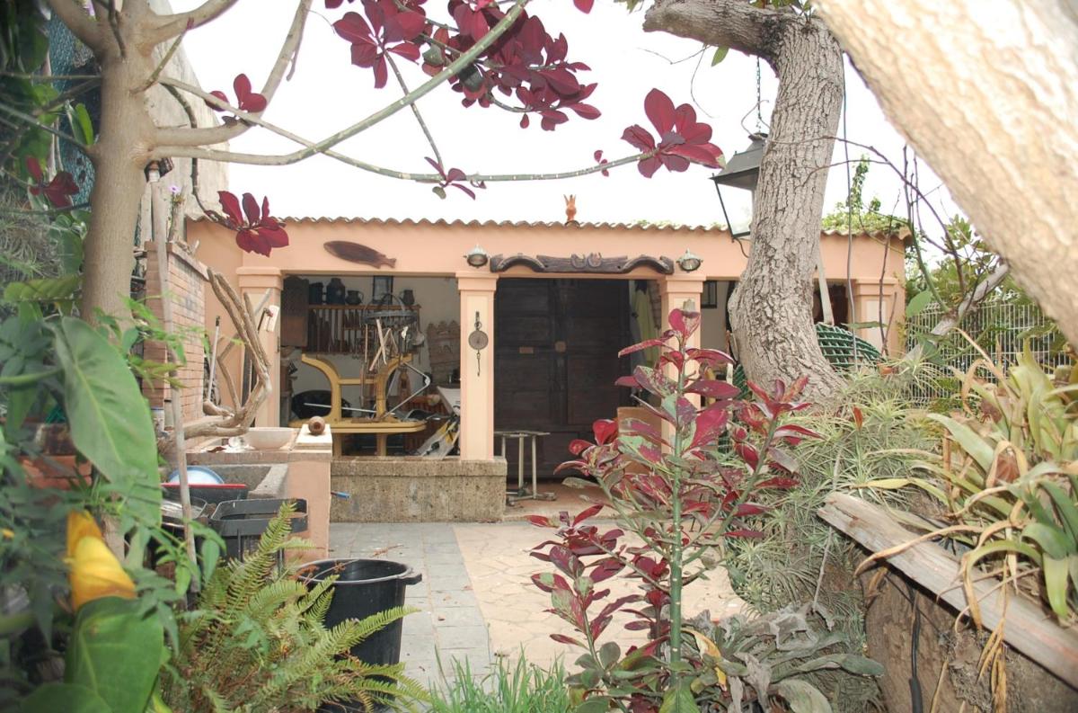 Luxury Villa with Pool Sea and Mountain Views in Puerto de la Cruz - Housity