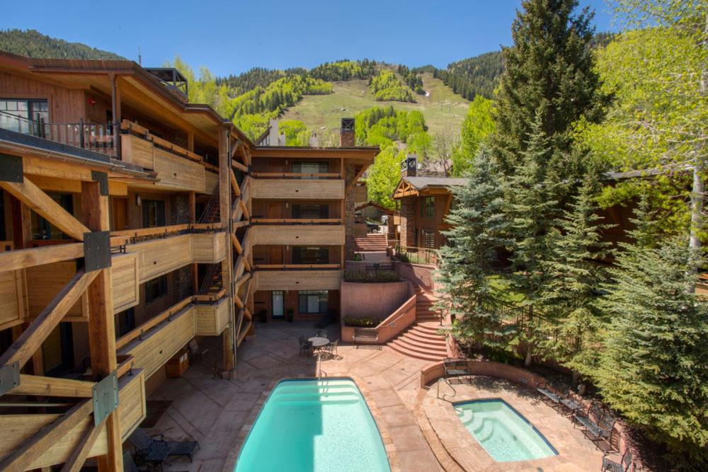 Fasching Haus Unit 310, Deluxe Condo w/ Stately Furnishings, Private Deck, A/C - Housity