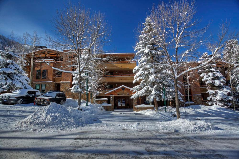 Fasching Haus Unit 310, Deluxe Condo w/ Stately Furnishings, Private Deck, A/C - Housity