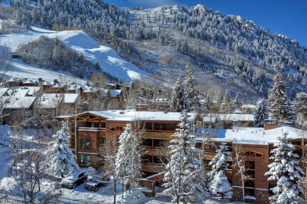 Fasching Haus Unit 310, Deluxe Condo w/ Stately Furnishings, Private Deck, A/C - Housity