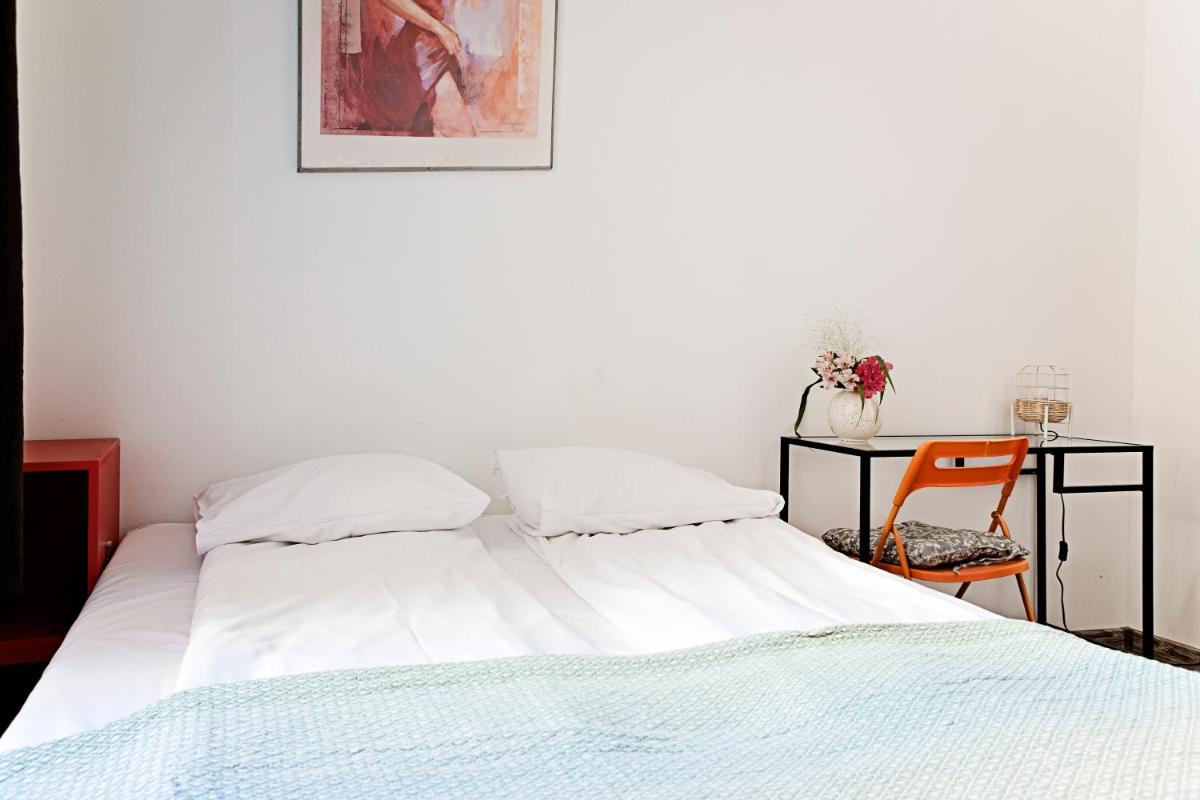 Hostel Królewska - Housity