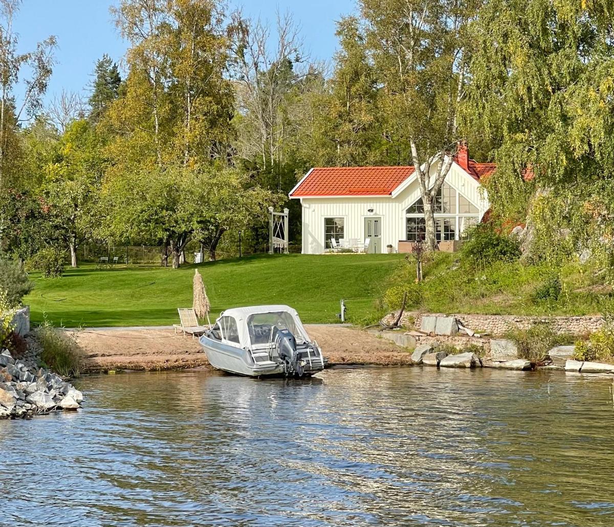 Bastuviken Bed and Breakfast - Housity