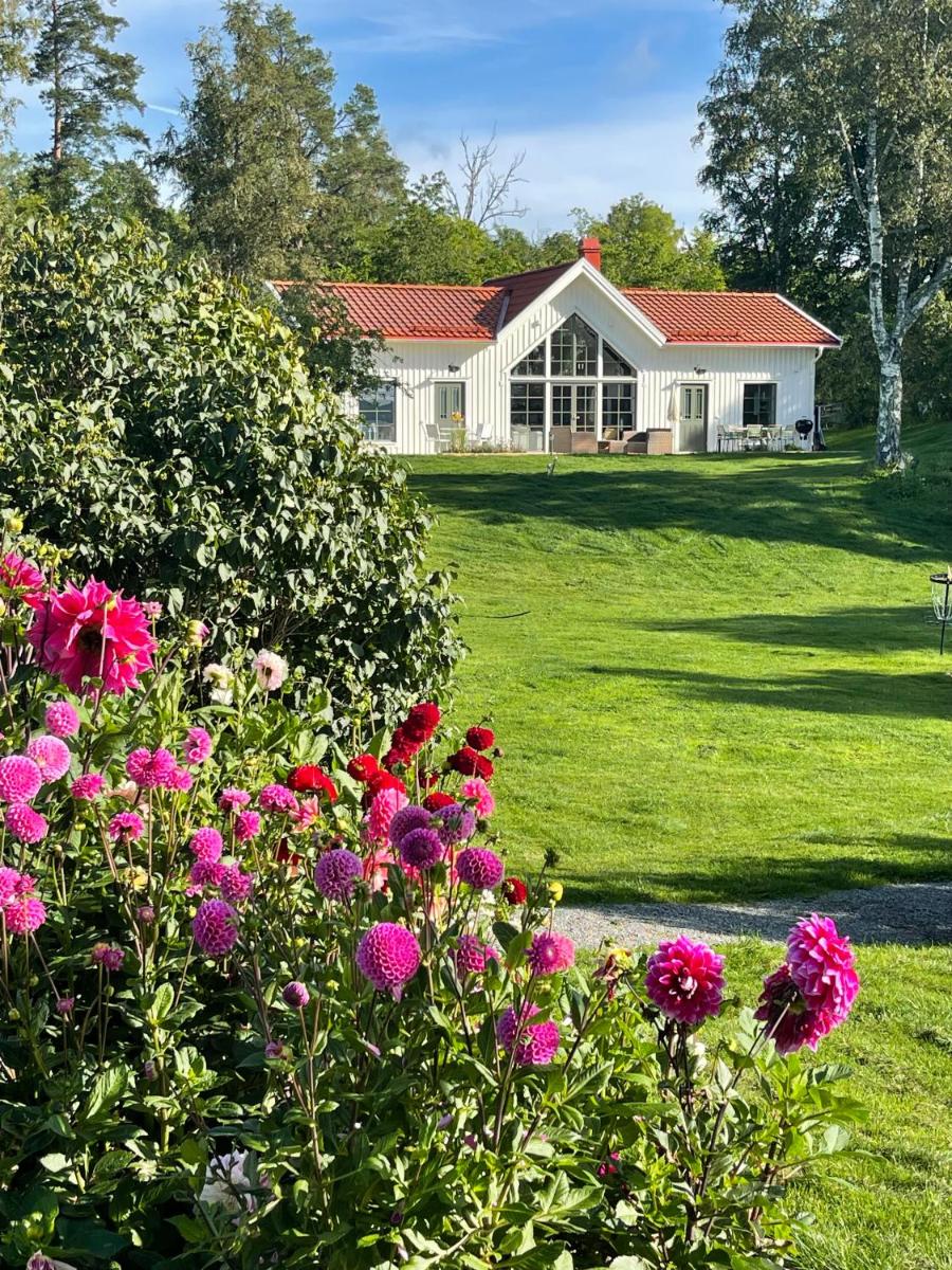 Bastuviken Bed and Breakfast - Housity