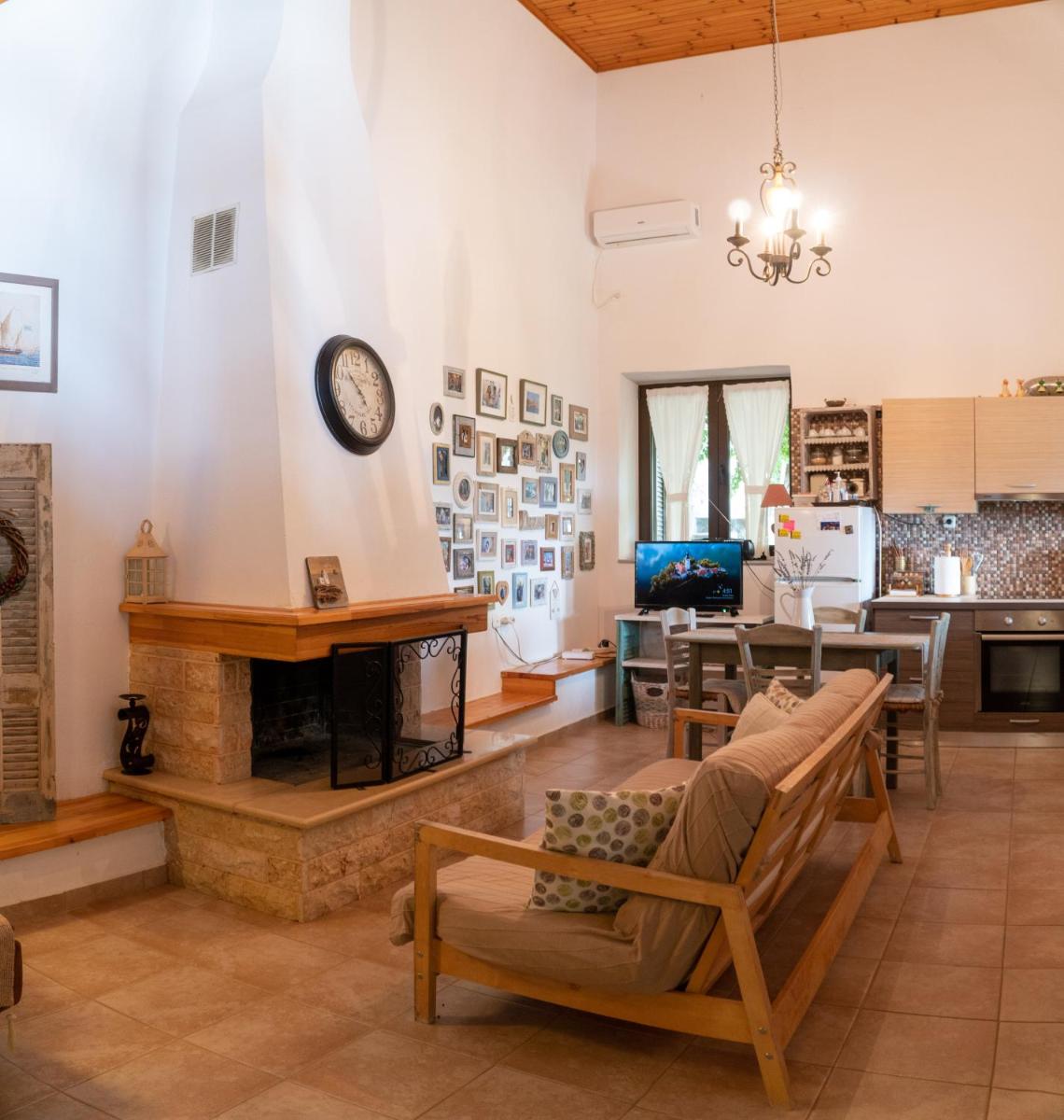 Villa Achinos - Housity