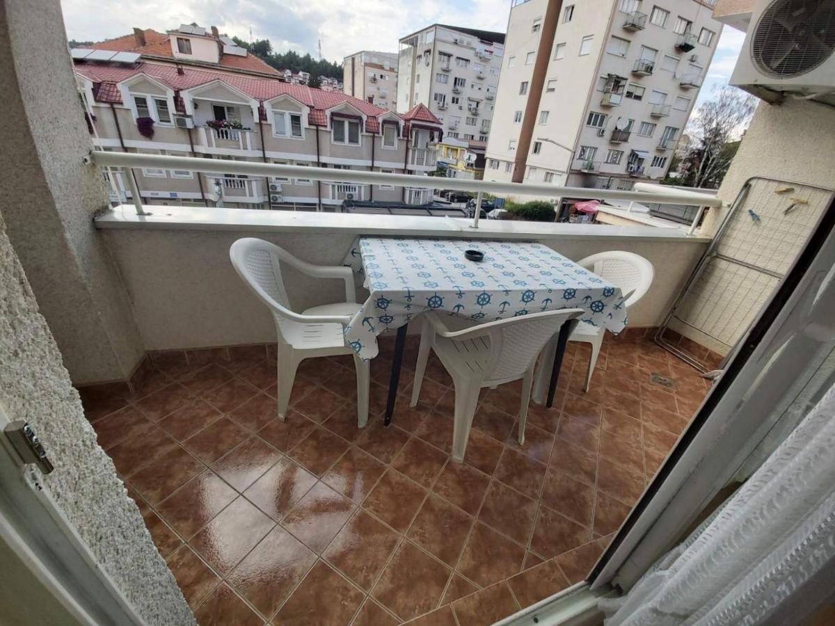 Lazo's Apartments - Housity