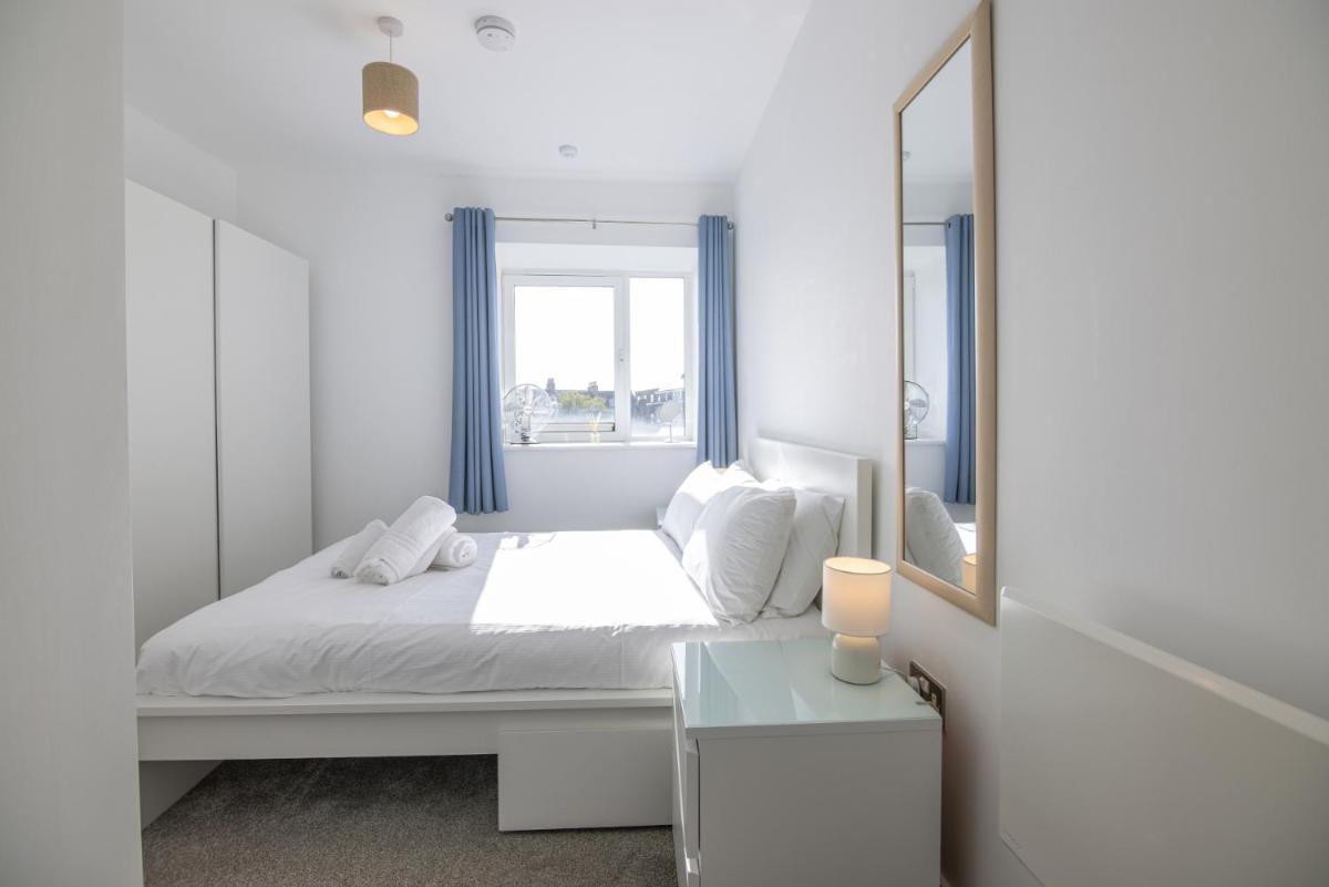 Entire 1 Bed - No. 45 - Free Parking - The Cosy Collection Ltd - Housity