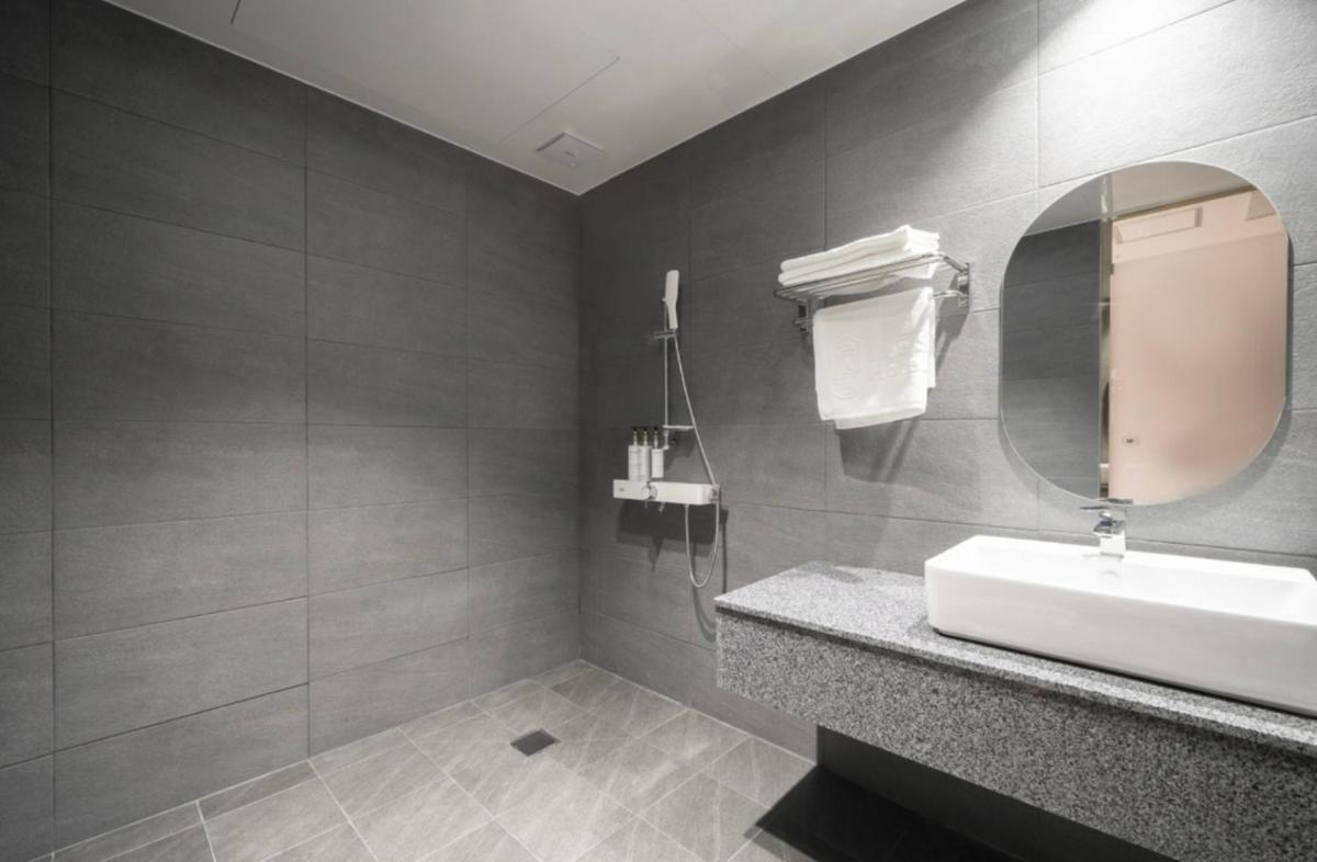 Lee Sun Deok Hotel - Housity